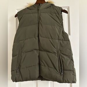 Gap - Green puffy vest with furry hood